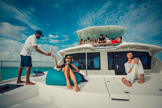 Cozumel All Inclusive: Coast & Relax 4h on 51' Leopard - Premium Bar and Attentive Crew: Where the Comfort Comes From