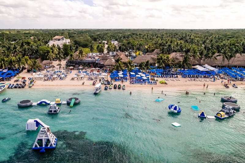 Cozumel: Best Parasailing Experience + Locker - Landing back on the boat, then pool-and-shower time