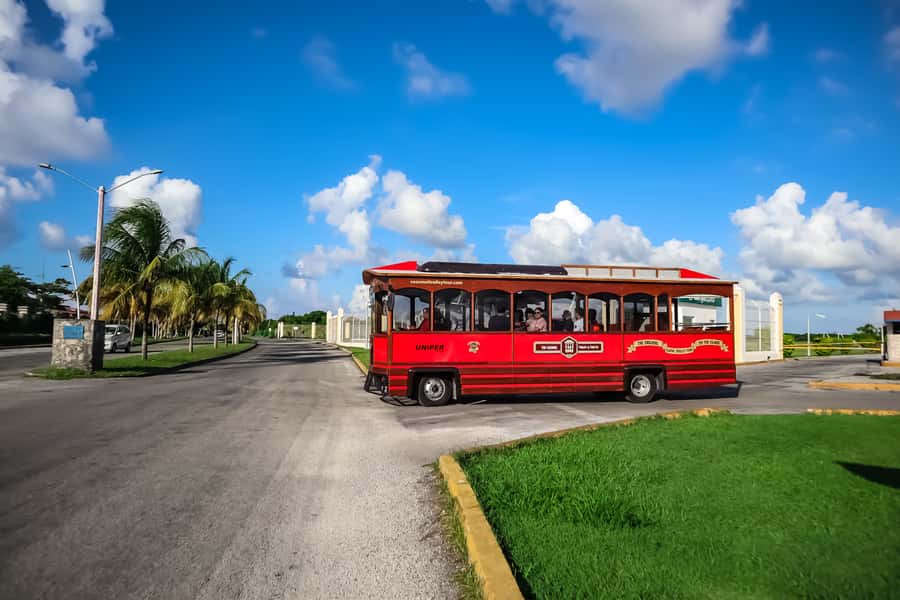 Cozumel: City Trolley Tour - The Church of the Cross: why that 2018 detail is more than trivia