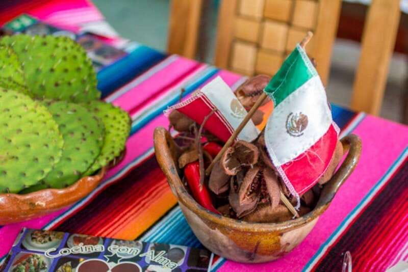 Cozumel: Cooking Class with Josefina - Jeronimo meets you at the market: what guidance feels like in practice