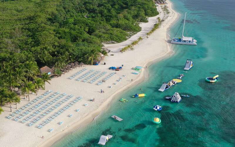 Cozumel: El Cielo, Palancar Reef, and Beach Party with Food - Group size and vibe: family-friendly, not nonstop party