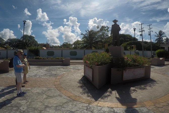 Cozumel History Walking Tour - Monument Walk: Monument of Two Cultures and the Mestizaje Monument