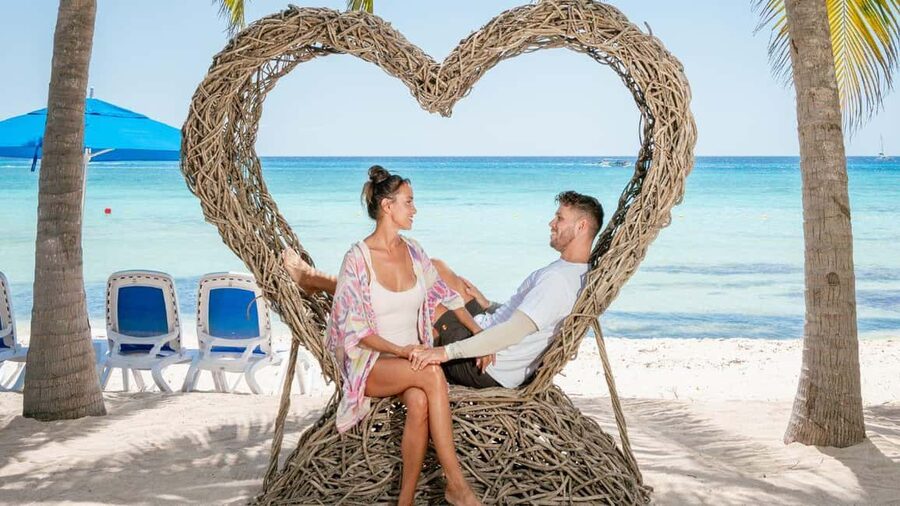 Cozumel, Kuzá Beach & Adventure Park Day Pass - Food and Drinks: À La Carte Options and What the Reviews Emphasize