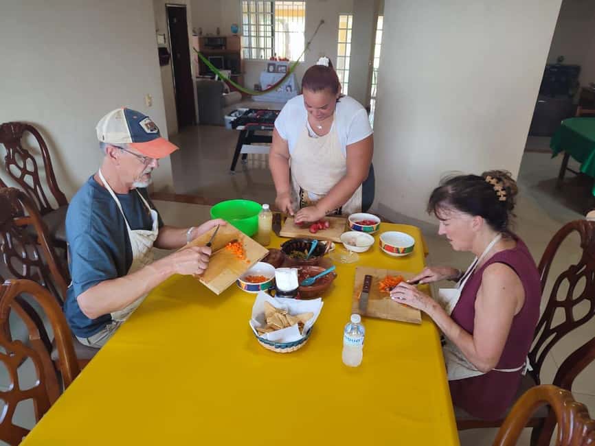 Cozumel: Private Cooking Class in a Family Kitchen - Drinks and the Dinner Table: Margaritas, Tequila Citrus, and Samples
