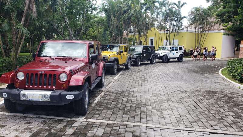 Cozumel Private Jeep Tour with Lunch and Snorkeling - Tortugas Beach Club Lunch, Caribbean Snorkeling, and Real Relax Time