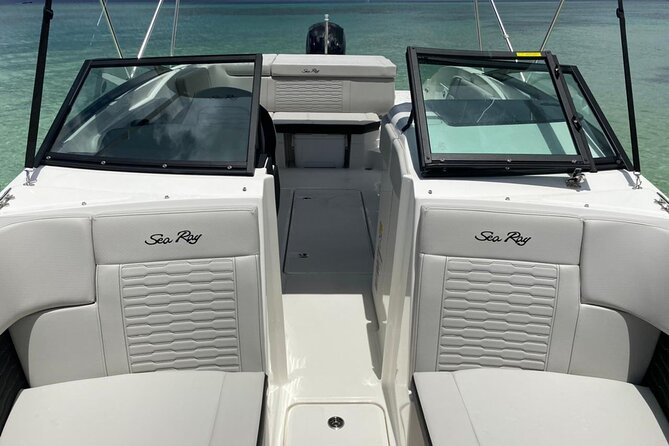 Deluxe Private Boats - 24 ft Sea Ray - Drinks, ceviche, snacks, and Bluetooth music: the comfort side of the day