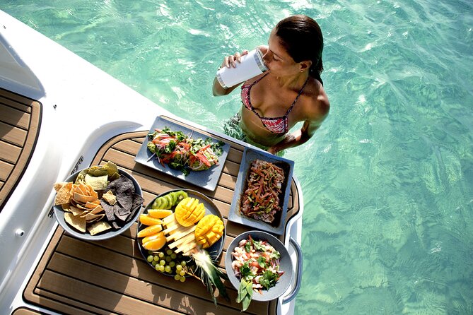 Deluxe Private Boats - 27 ft Sea Ray - Ceviche lunch and snacks: why the onboard meal is a standout