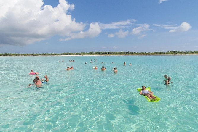"First Lady" Private Snorkel & El Cielo Sandbar Combo - How the crew handles wind, rain, and those oh-no moments