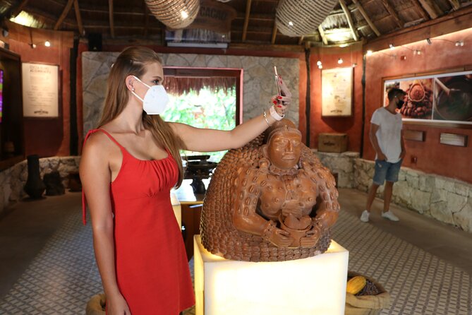 General Admission - What happens during the chocolate-making demonstration