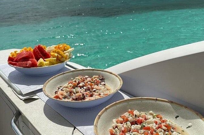 Yacht with visit to heaven cie service snorkell included - Onboard food and open bar: the best kind of break